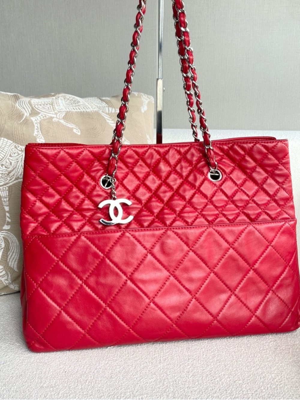 Chanel | Quilted Tote Bag Red Caviar | Excellent Condition - Picture 4 of 9